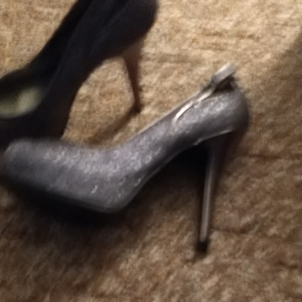 Shoes - Picture 3 of 4
